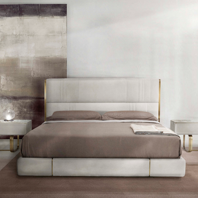Кровать с декоративными элементами из металла Ravel