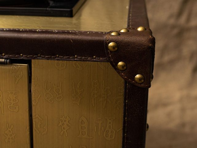 Стол для чайных церемоний Columbus Leather Inlays