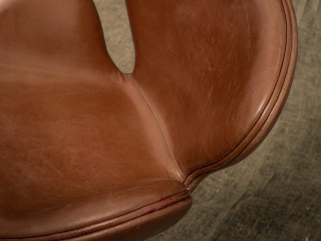 Вращающееся кресло Clover Brown Rotates