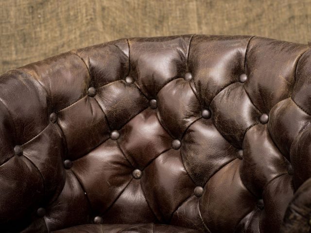 Кресло Comfort Dark Leather and Wood