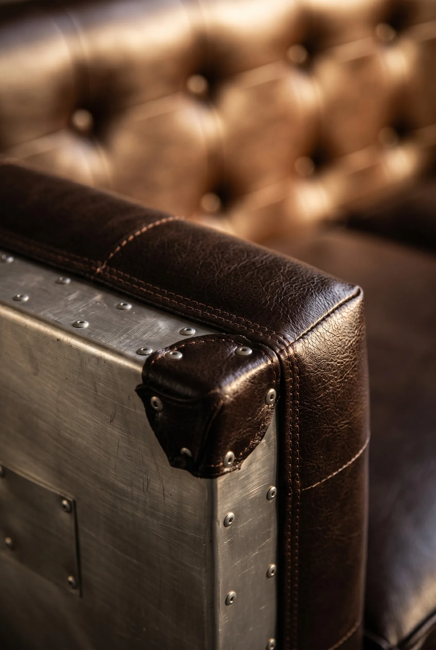 Диван Boxy Chair Aviator, Aluminum — деталь