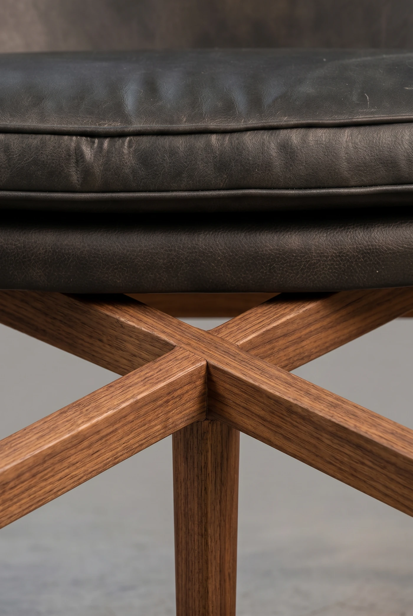 Кресло Bohemia Solid Wood and Leather — деталь