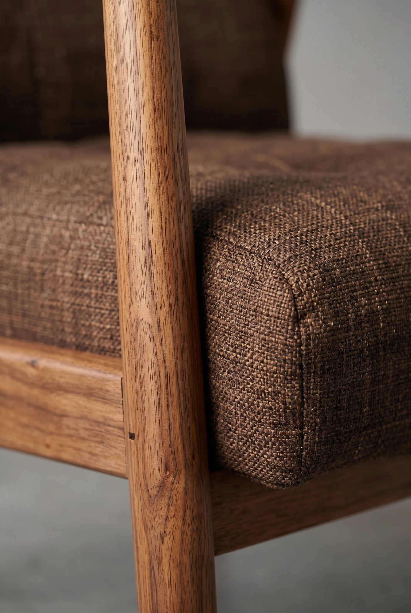Кресло Chocolate Arm Chair Wood Frame — деталь материала