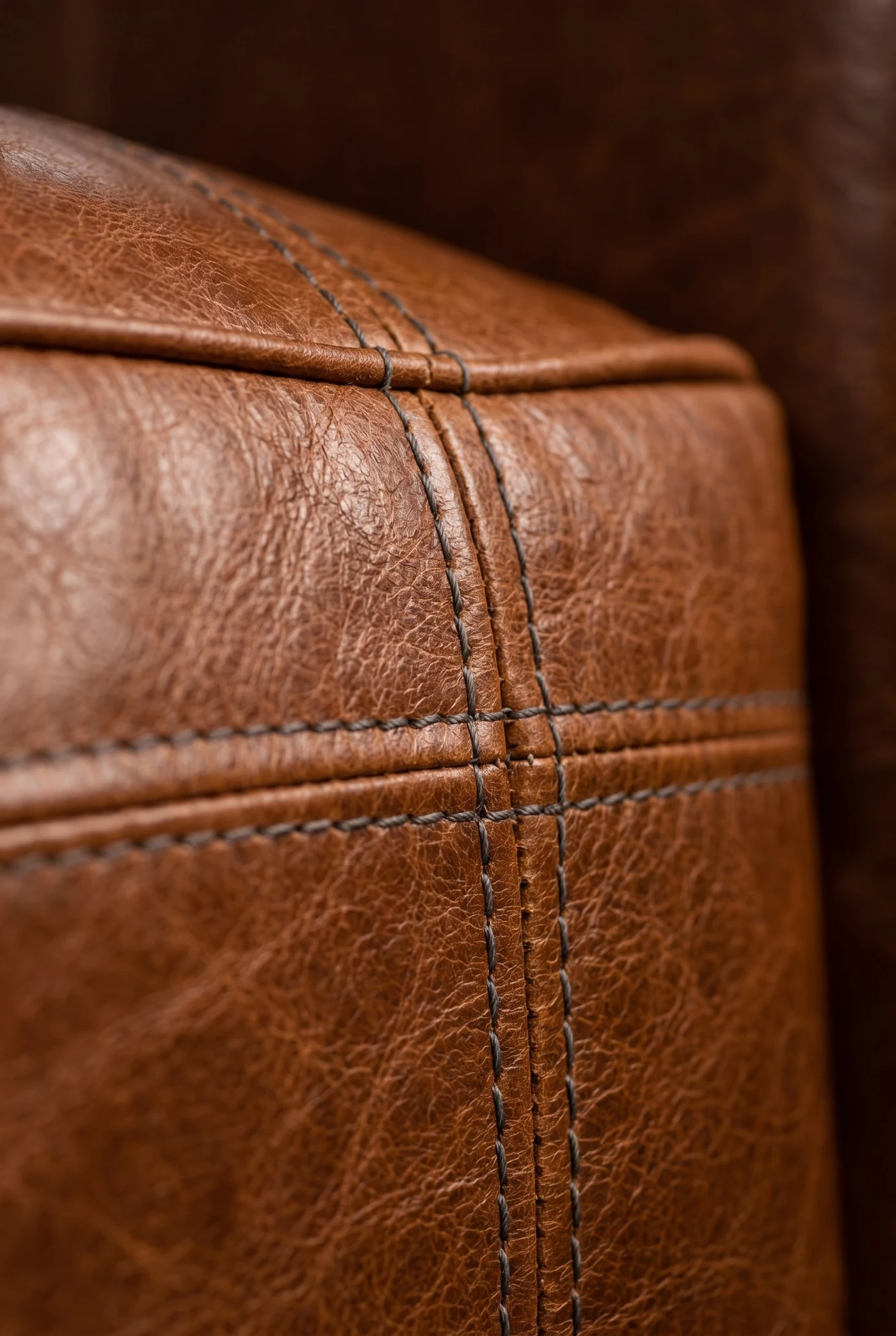 Трехместный диван City Genuine Leather — деталь