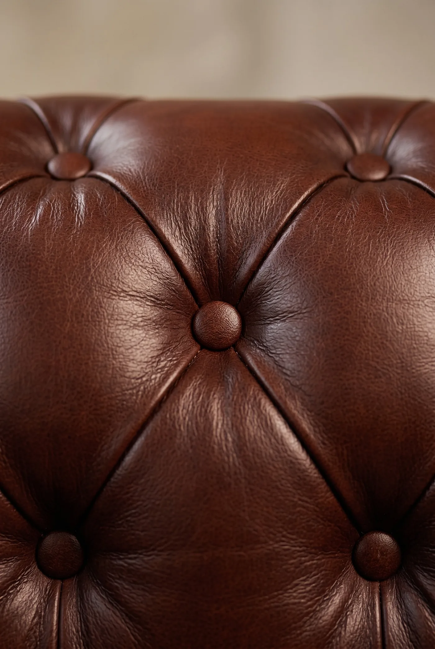 Трехместный диван Nottingham Quilted Leather — деталь материала