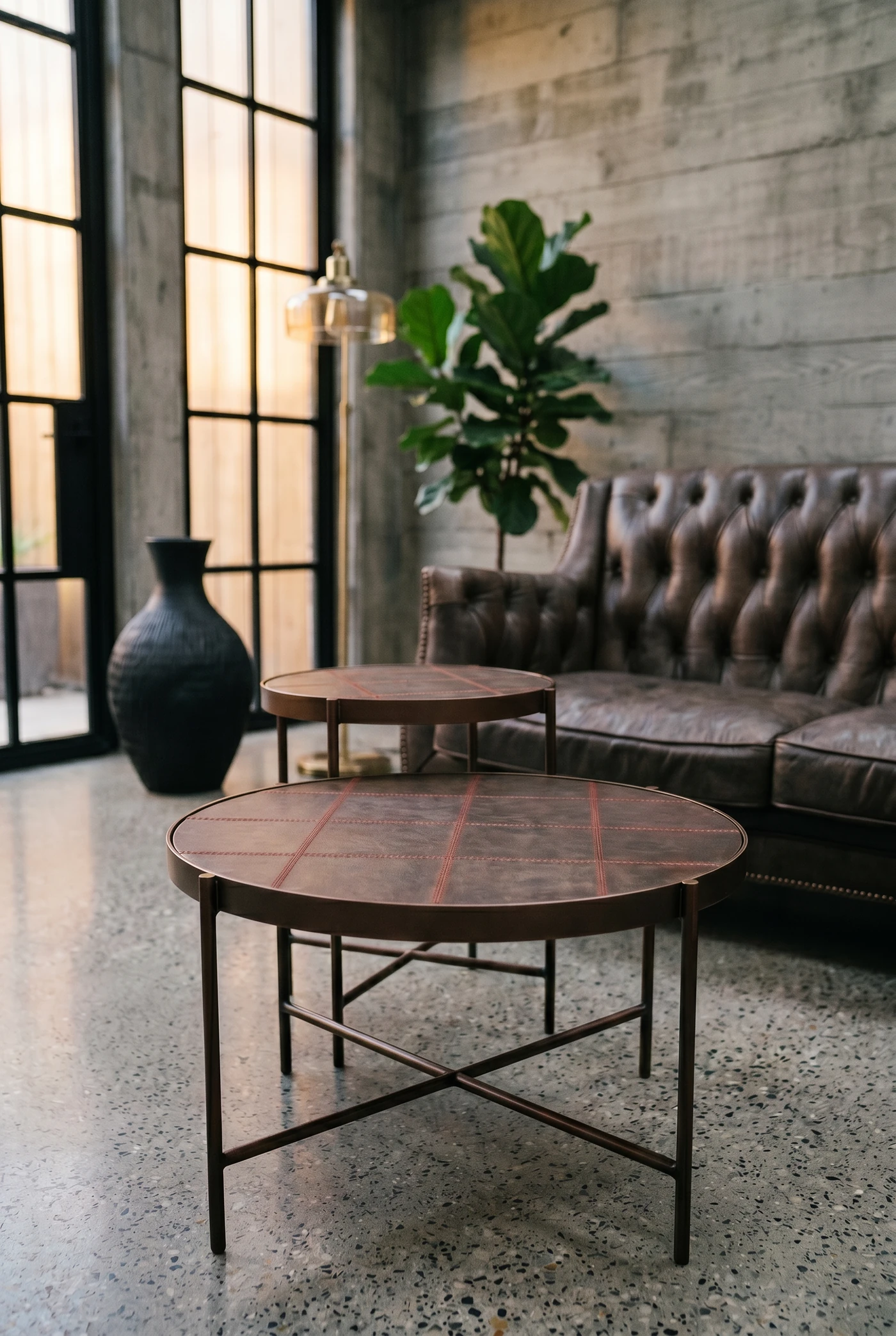 Кофейный столик Gong Wide Leather — в интерьере