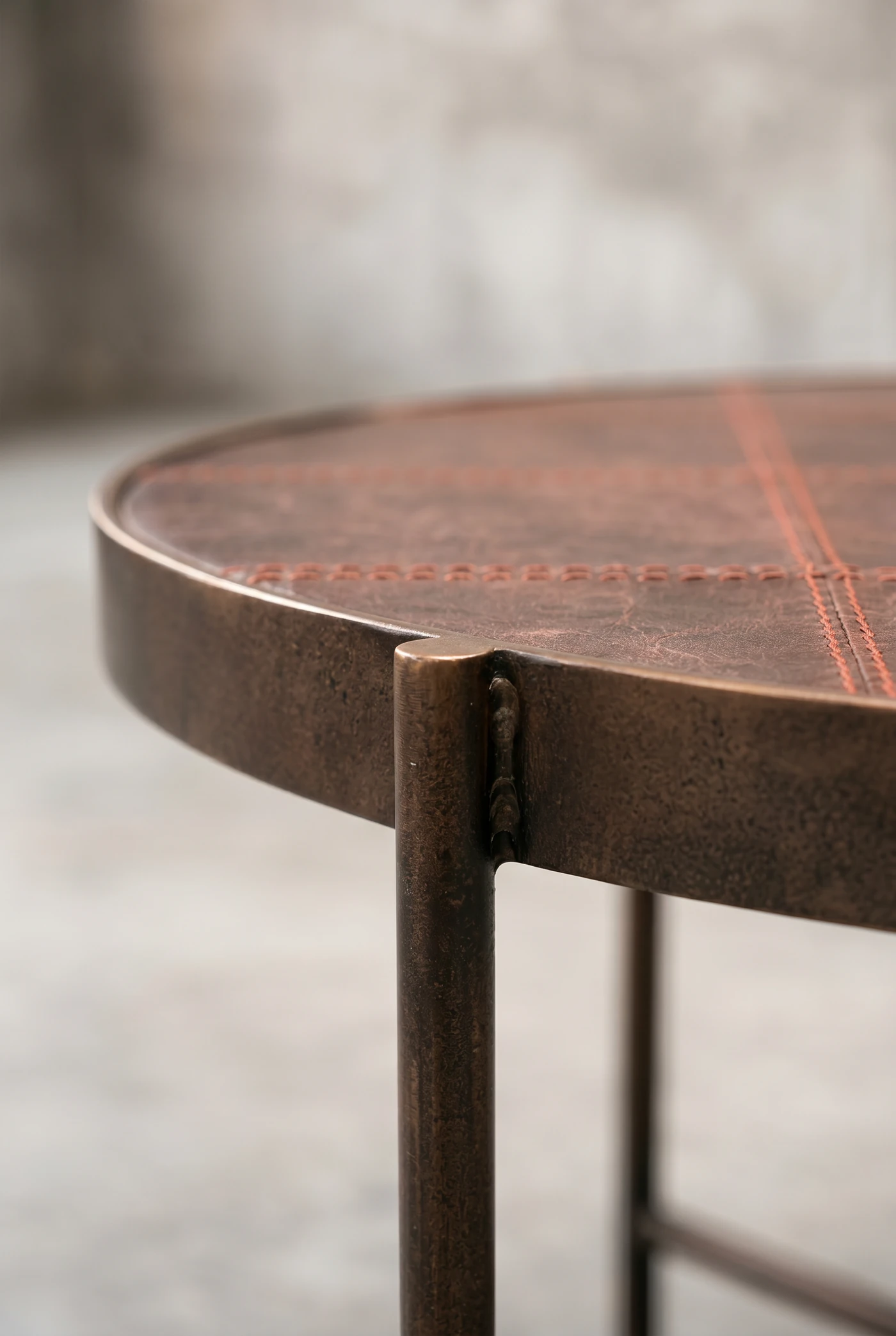 Кофейный столик Gong Wide Leather — 45°
