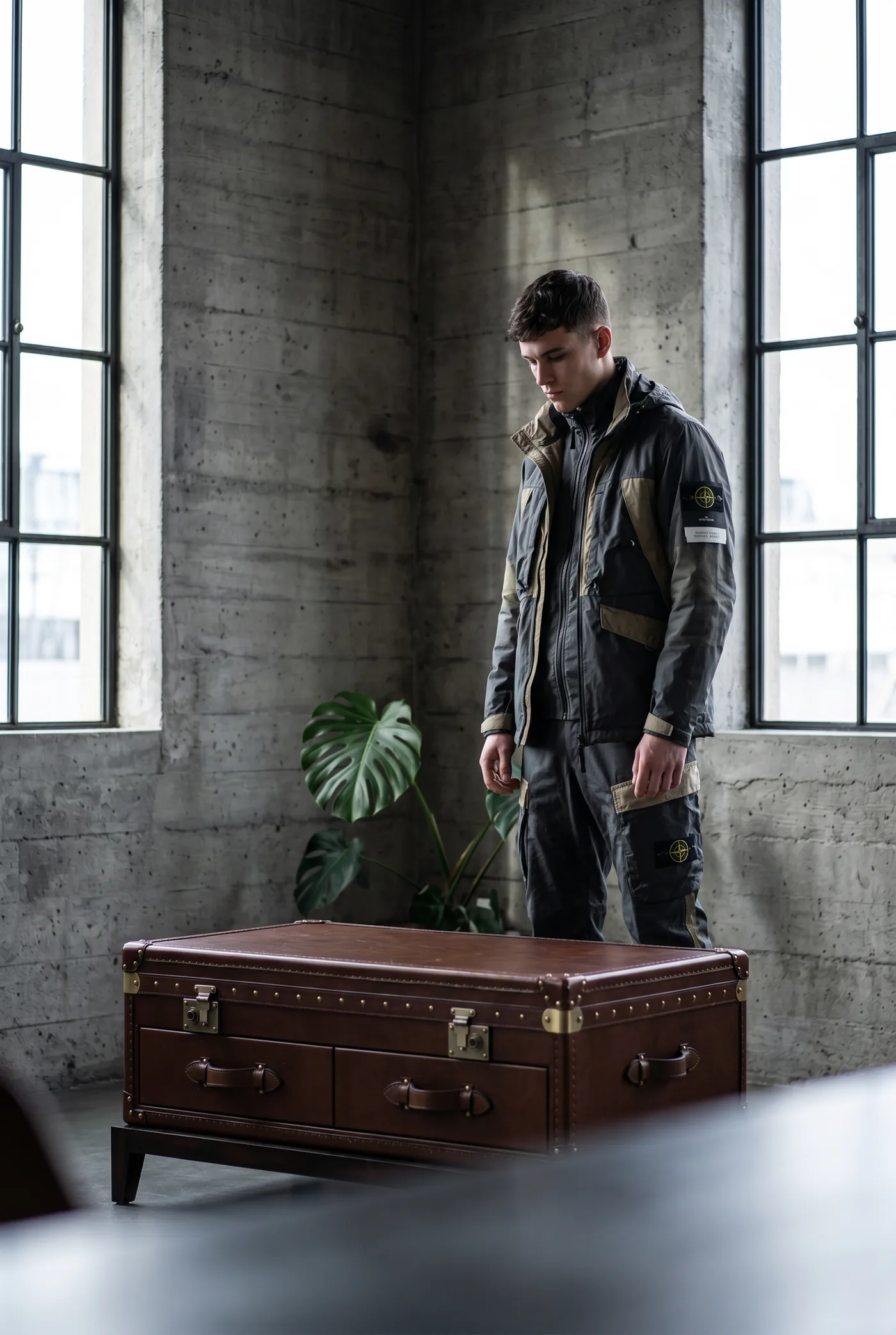 Кофейный столик Luggage Solid Wood — в интерьере