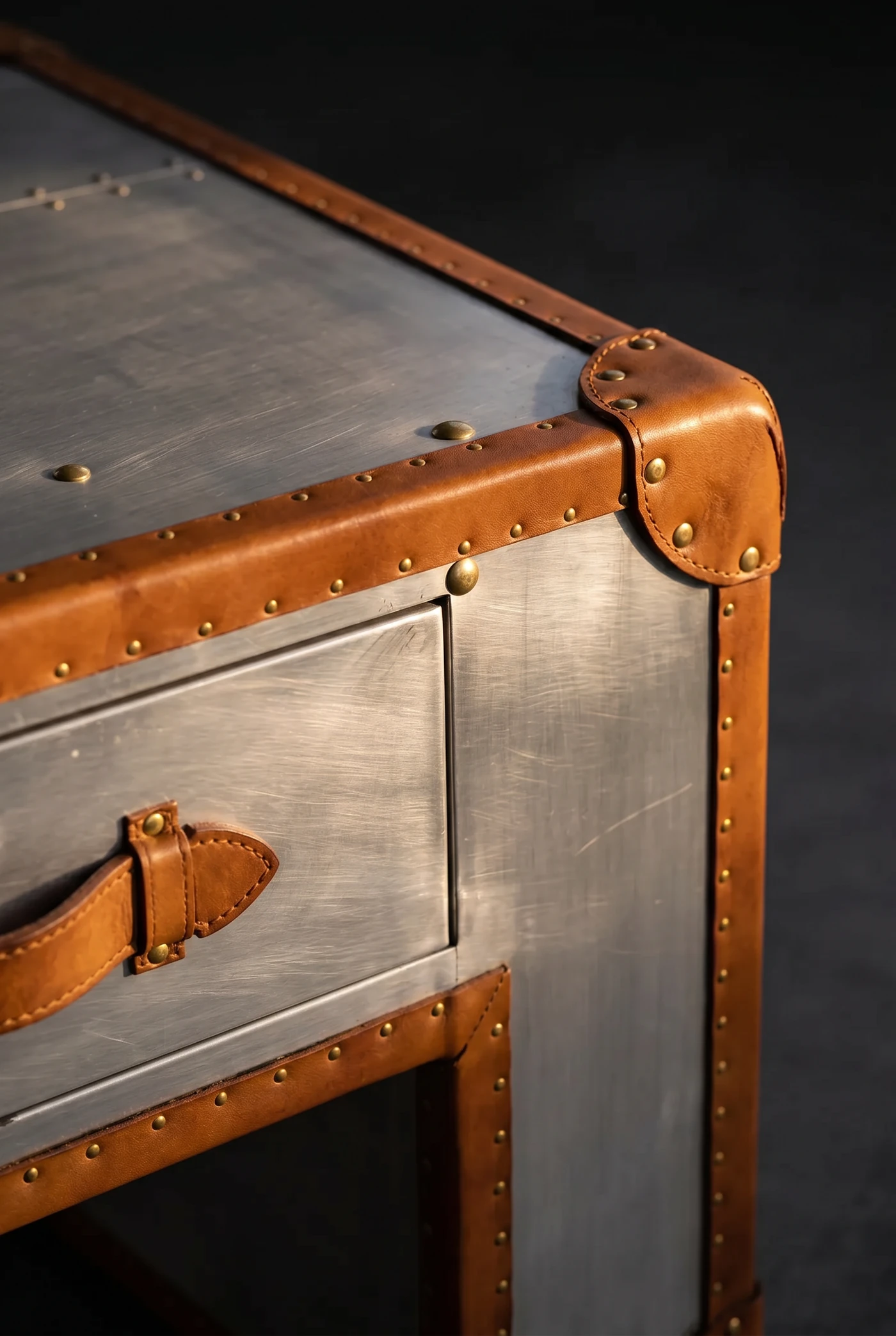 Кофейный столик Stonyhurst Aluminum 3 Drawer — профиль