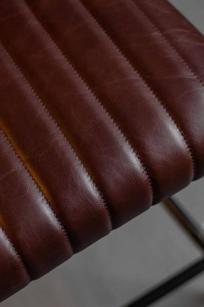 Барный стул Leather Mountain Barstool — деталь материала