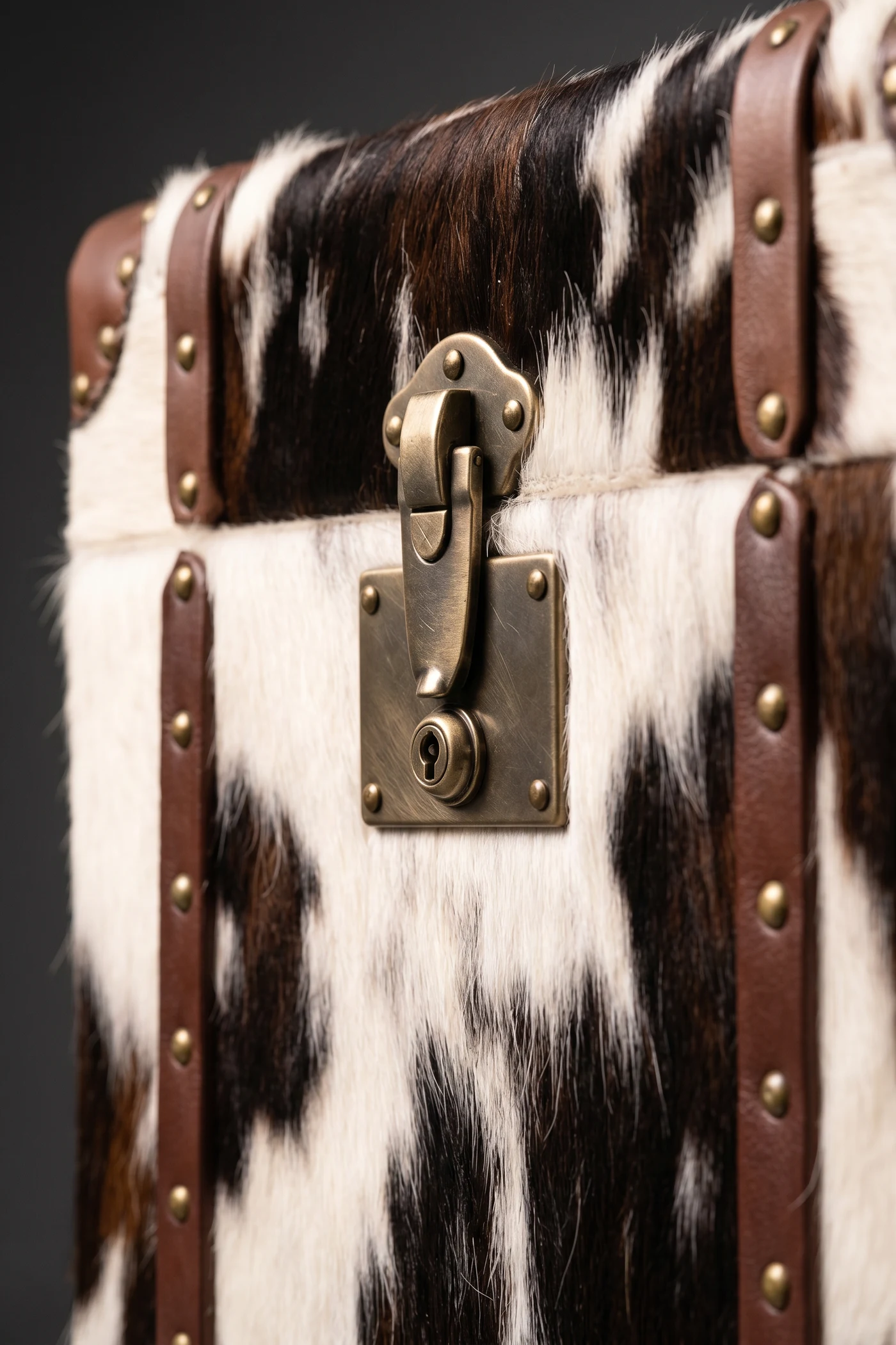 Сундук Texas Spotted fur Decor — деталь материала