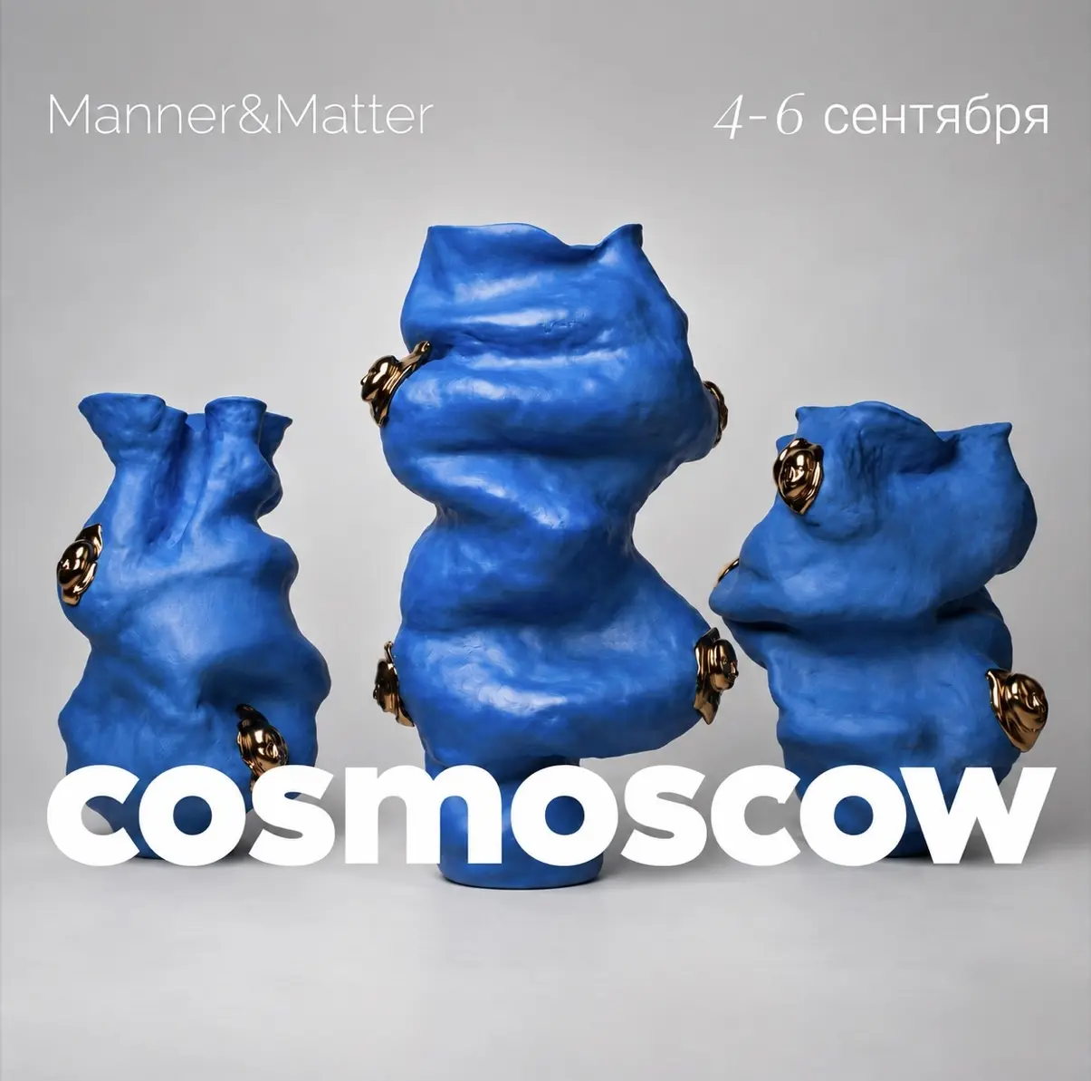 Синие фарфоровые вазы Екатерины Искусных с золотыми деталями — анонс Manner & Matter на Cosmoscow 2026