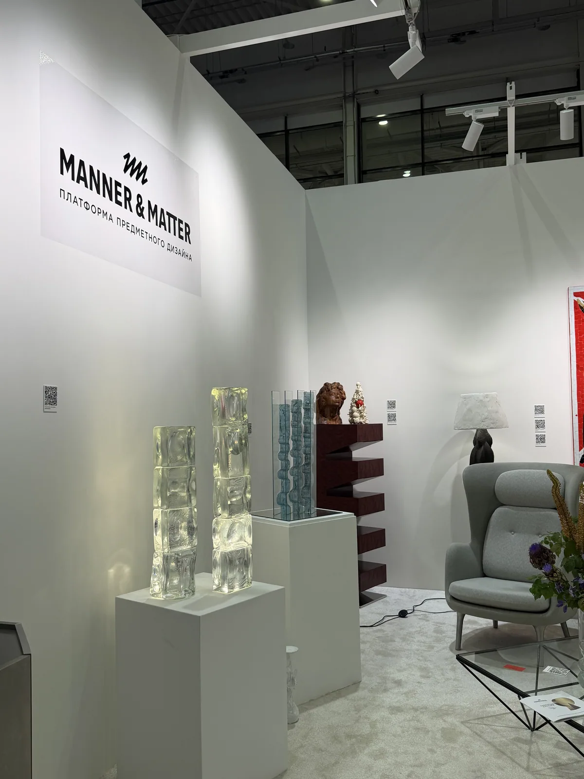 Стенд Manner & Matter на ярмарке Cosmoscow 2026, где представлены работы керамистки Екатерины Искусных