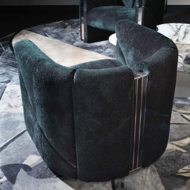 Кресло с декором из металла Tilion
