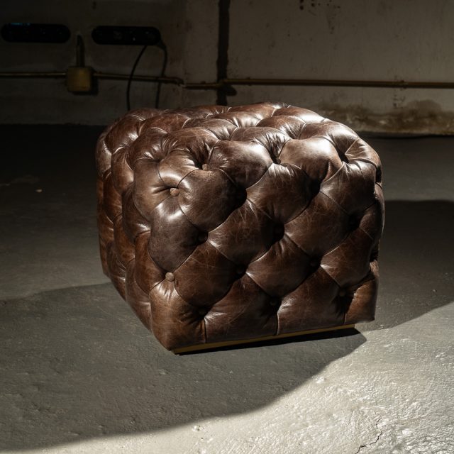 Пуф Chesterfield, Buttoned Leather