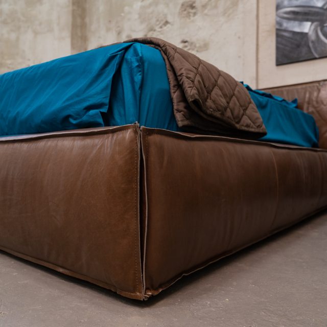 Кровать Leather Cloud Bed